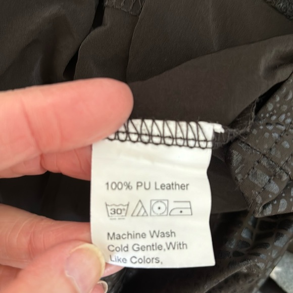 SHEIN Black Snakeskin Silky Soft Mini Skirt - Picture 6 of 6